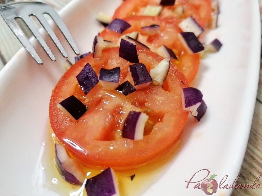 Ensalada de tomate y pimiento morado